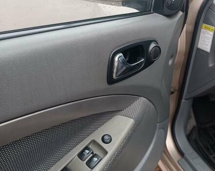 Желтый Шевроле Нубира, объемом двигателя 1.8 л и пробегом 444 тыс. км за 3500 $, фото 2 на Automoto.ua