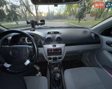 Серый Шевроле Нубира, объемом двигателя 1.6 л и пробегом 271 тыс. км за 3999 $, фото 14 на Automoto.ua