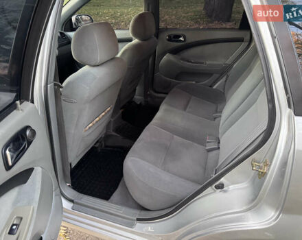 Серый Шевроле Нубира, объемом двигателя 1.6 л и пробегом 271 тыс. км за 3999 $, фото 9 на Automoto.ua