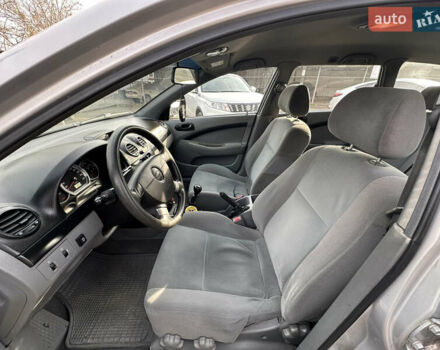 Серый Шевроле Нубира, объемом двигателя 1.6 л и пробегом 270 тыс. км за 4200 $, фото 8 на Automoto.ua