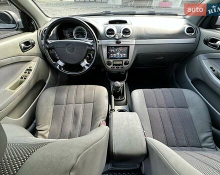 Серый Шевроле Нубира, объемом двигателя 1.8 л и пробегом 264 тыс. км за 5555 $, фото 4 на Automoto.ua