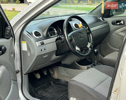 Серый Шевроле Нубира, объемом двигателя 1.8 л и пробегом 303 тыс. км за 3950 $, фото 30 на Automoto.ua