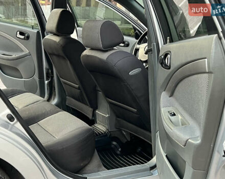 Серый Шевроле Нубира, объемом двигателя 1.8 л и пробегом 303 тыс. км за 3950 $, фото 38 на Automoto.ua