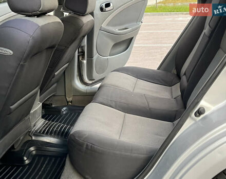 Серый Шевроле Нубира, объемом двигателя 1.8 л и пробегом 303 тыс. км за 3950 $, фото 41 на Automoto.ua