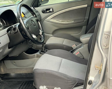 Серый Шевроле Нубира, объемом двигателя 1.8 л и пробегом 303 тыс. км за 3950 $, фото 27 на Automoto.ua