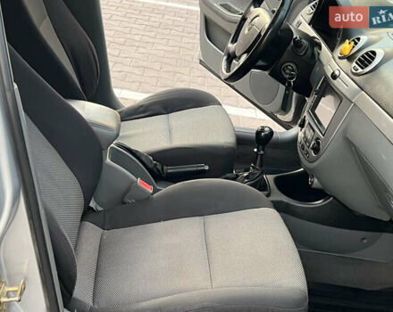 Серый Шевроле Нубира, объемом двигателя 1.8 л и пробегом 303 тыс. км за 3950 $, фото 36 на Automoto.ua