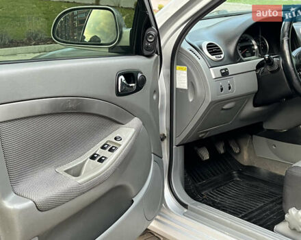 Серый Шевроле Нубира, объемом двигателя 1.8 л и пробегом 303 тыс. км за 3950 $, фото 29 на Automoto.ua