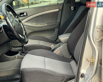 Серый Шевроле Нубира, объемом двигателя 1.8 л и пробегом 303 тыс. км за 3950 $, фото 26 на Automoto.ua