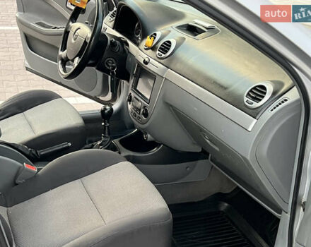 Серый Шевроле Нубира, объемом двигателя 1.8 л и пробегом 303 тыс. км за 3950 $, фото 37 на Automoto.ua