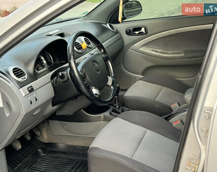 Серый Шевроле Нубира, объемом двигателя 1.8 л и пробегом 303 тыс. км за 3950 $, фото 28 на Automoto.ua