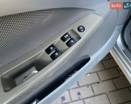 Серый Шевроле Нубира, объемом двигателя 1.99 л и пробегом 277 тыс. км за 3900 $, фото 6 на Automoto.ua