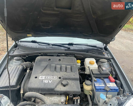 Серый Шевроле Нубира, объемом двигателя 1.6 л и пробегом 198 тыс. км за 5600 $, фото 5 на Automoto.ua