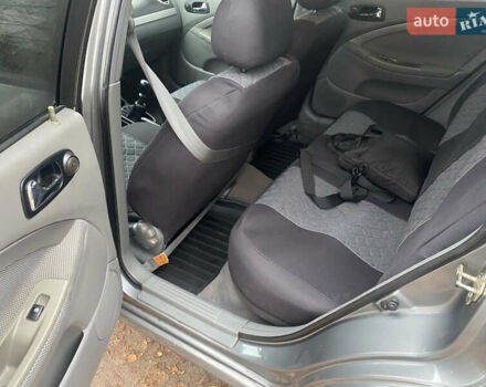 Серый Шевроле Нубира, объемом двигателя 1.6 л и пробегом 198 тыс. км за 5600 $, фото 9 на Automoto.ua