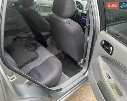 Серый Шевроле Нубира, объемом двигателя 1.6 л и пробегом 198 тыс. км за 5600 $, фото 8 на Automoto.ua