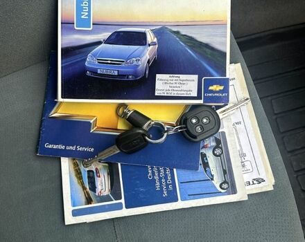 Синий Шевроле Нубира, объемом двигателя 1.6 л и пробегом 200 тыс. км за 3999 $, фото 1 на Automoto.ua