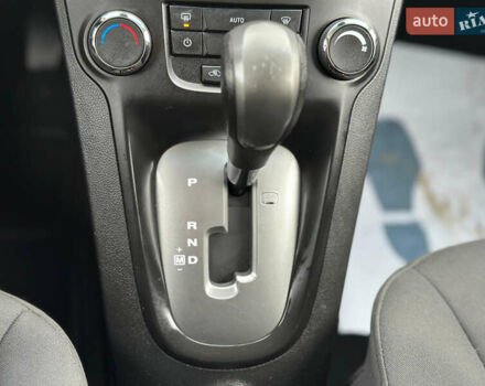 Білий Шевроле Орландо, об'ємом двигуна 0 л та пробігом 219 тис. км за 9400 $, фото 18 на Automoto.ua