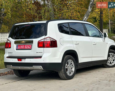 Белый Шевроле Орландо, объемом двигателя 2 л и пробегом 219 тыс. км за 9600 $, фото 2 на Automoto.ua