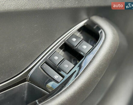 Белый Шевроле Орландо, объемом двигателя 2 л и пробегом 219 тыс. км за 9600 $, фото 13 на Automoto.ua