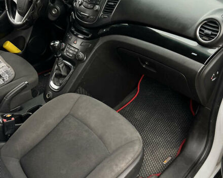 Белый Шевроле Орландо, объемом двигателя 1.8 л и пробегом 280 тыс. км за 7800 $, фото 10 на Automoto.ua