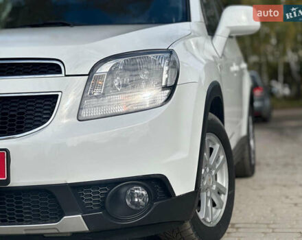 Белый Шевроле Орландо, объемом двигателя 2 л и пробегом 219 тыс. км за 9600 $, фото 5 на Automoto.ua
