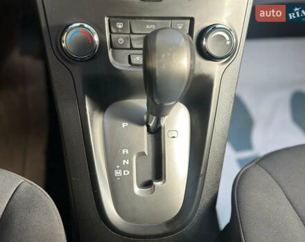 Белый Шевроле Орландо, объемом двигателя 2 л и пробегом 219 тыс. км за 9600 $, фото 14 на Automoto.ua