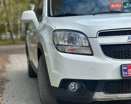 Белый Шевроле Орландо, объемом двигателя 2 л и пробегом 219 тыс. км за 9600 $, фото 7 на Automoto.ua