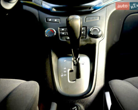 Белый Шевроле Орландо, объемом двигателя 2 л и пробегом 219 тыс. км за 9600 $, фото 19 на Automoto.ua