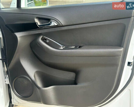 Белый Шевроле Орландо, объемом двигателя 2 л и пробегом 219 тыс. км за 9600 $, фото 24 на Automoto.ua