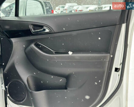 Білий Шевроле Орландо, об'ємом двигуна 0 л та пробігом 219 тис. км за 9400 $, фото 26 на Automoto.ua