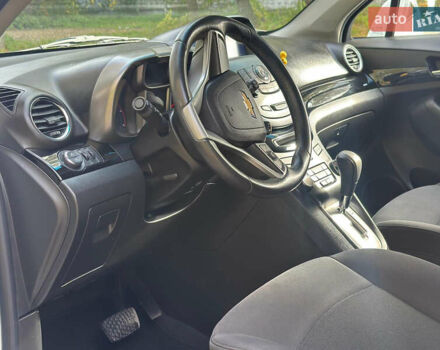 Белый Шевроле Орландо, объемом двигателя 2 л и пробегом 219 тыс. км за 9600 $, фото 10 на Automoto.ua