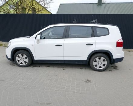 Белый Шевроле Орландо, объемом двигателя 2 л и пробегом 262 тыс. км за 7500 $, фото 4 на Automoto.ua