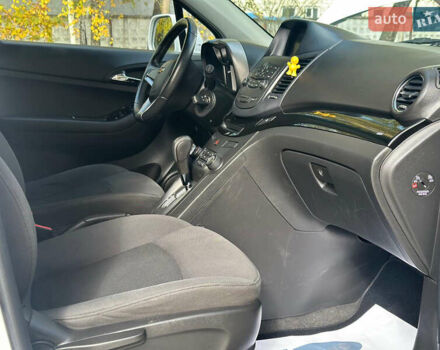 Белый Шевроле Орландо, объемом двигателя 2 л и пробегом 219 тыс. км за 9600 $, фото 25 на Automoto.ua