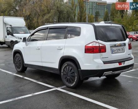Білий Шевроле Орландо, об'ємом двигуна 2 л та пробігом 120 тис. км за 8800 $, фото 4 на Automoto.ua