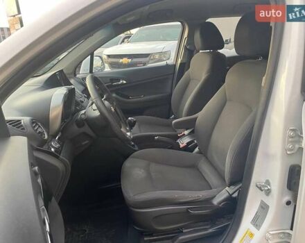 Білий Шевроле Орландо, об'ємом двигуна 1.8 л та пробігом 241 тис. км за 7900 $, фото 14 на Automoto.ua