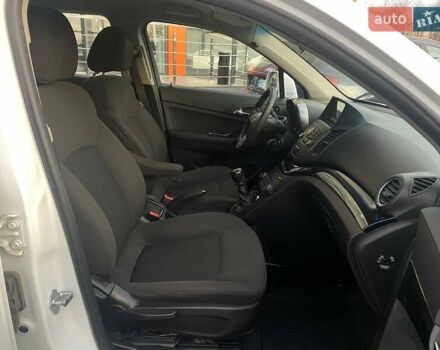 Білий Шевроле Орландо, об'ємом двигуна 1.8 л та пробігом 241 тис. км за 7900 $, фото 18 на Automoto.ua