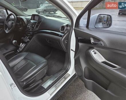 Білий Шевроле Орландо, об'ємом двигуна 2 л та пробігом 120 тис. км за 8800 $, фото 9 на Automoto.ua