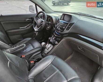 Білий Шевроле Орландо, об'ємом двигуна 2 л та пробігом 120 тис. км за 8800 $, фото 8 на Automoto.ua