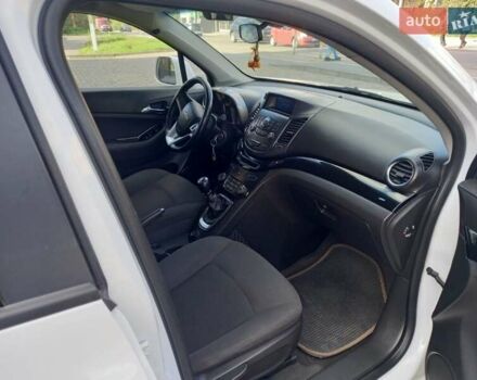 Белый Шевроле Орландо, объемом двигателя 2 л и пробегом 161 тыс. км за 9500 $, фото 2 на Automoto.ua