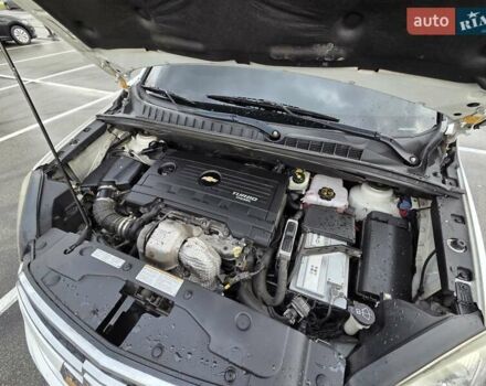 Білий Шевроле Орландо, об'ємом двигуна 2 л та пробігом 120 тис. км за 8800 $, фото 20 на Automoto.ua