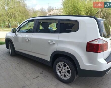 Белый Шевроле Орландо, объемом двигателя 1.8 л и пробегом 223 тыс. км за 8700 $, фото 3 на Automoto.ua