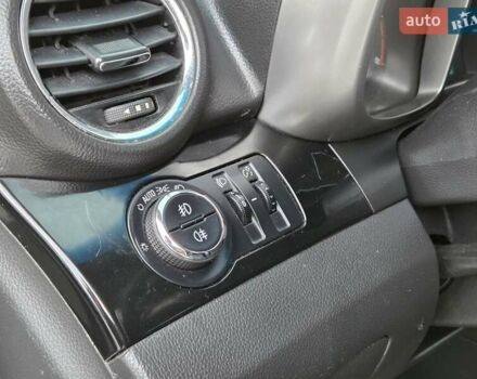 Білий Шевроле Орландо, об'ємом двигуна 2 л та пробігом 120 тис. км за 8800 $, фото 12 на Automoto.ua