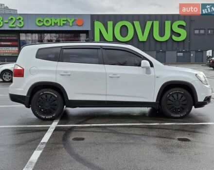 Білий Шевроле Орландо, об'ємом двигуна 2 л та пробігом 120 тис. км за 8800 $, фото 7 на Automoto.ua