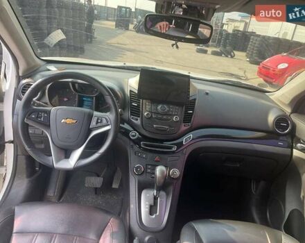 Белый Шевроле Орландо, объемом двигателя 2 л и пробегом 105 тыс. км за 10800 $, фото 4 на Automoto.ua