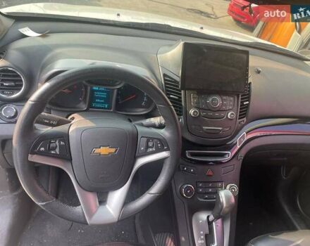 Белый Шевроле Орландо, объемом двигателя 2 л и пробегом 105 тыс. км за 10800 $, фото 6 на Automoto.ua