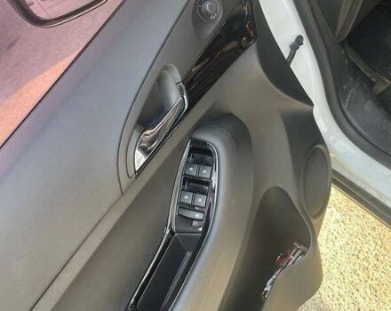 Белый Шевроле Орландо, объемом двигателя 2 л и пробегом 105 тыс. км за 10800 $, фото 5 на Automoto.ua