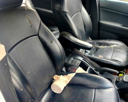 Білий Шевроле Орландо, об'ємом двигуна 2 л та пробігом 178 тис. км за 3200 $, фото 4 на Automoto.ua