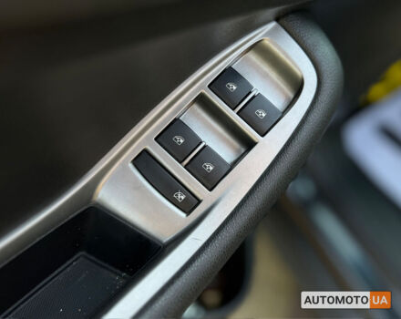 Черный Шевроле Орландо, объемом двигателя 2 л и пробегом 197 тыс. км за 10900 $, фото 13 на Automoto.ua