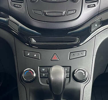 Серый Шевроле Орландо, объемом двигателя 2 л и пробегом 127 тыс. км за 12850 $, фото 15 на Automoto.ua