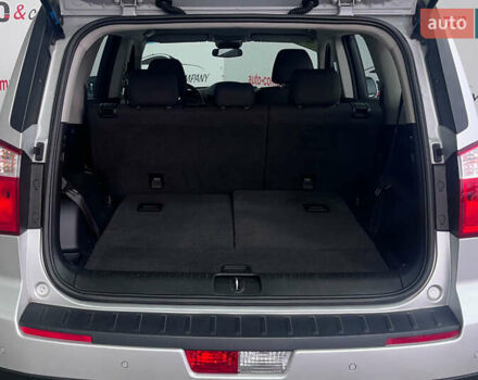 Серый Шевроле Орландо, объемом двигателя 2 л и пробегом 127 тыс. км за 12850 $, фото 5 на Automoto.ua