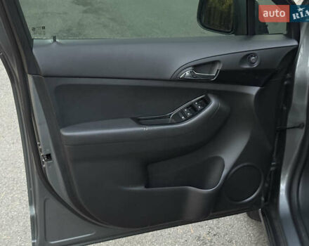 Сірий Шевроле Орландо, об'ємом двигуна 1.8 л та пробігом 167 тис. км за 8600 $, фото 21 на Automoto.ua